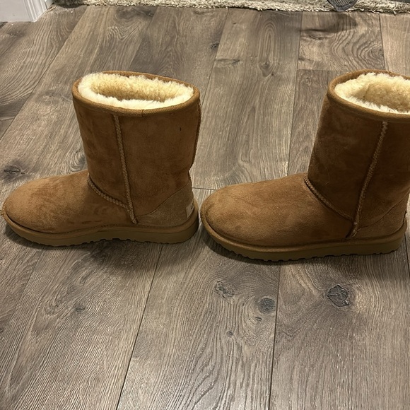 UGG Boots - Picture 2 of 9